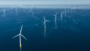 Un parque de energía eólica marina flotante operado por Orsted en Dinamarca.