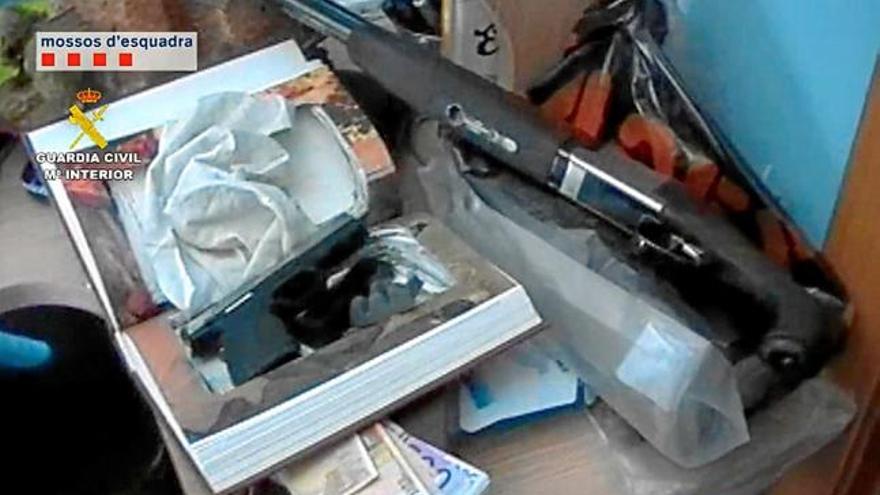 Algunes de les armes intervingudes a l&#039;organització criminal