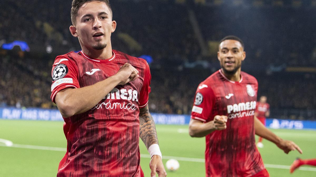 Yeremy Pino ha celebrado con efusividad el primer gol del Villarreal ante el Young Boys el día de su 19º cumpleaños.