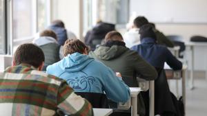 Alumnos en un aula universitaria.