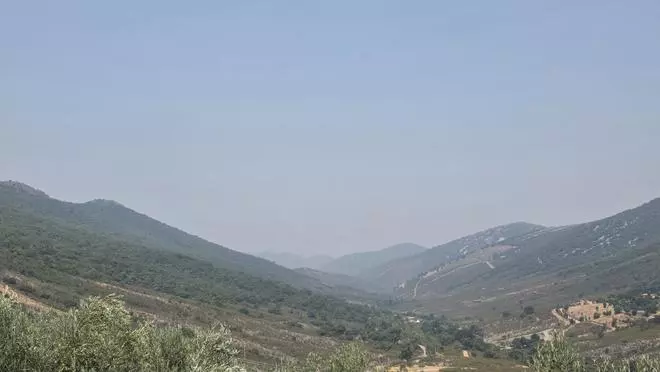 Galería | La nube de humo que cubre varios municipios extremeños