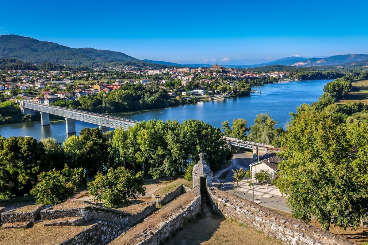 El río Miño separando Tui y Portugal
