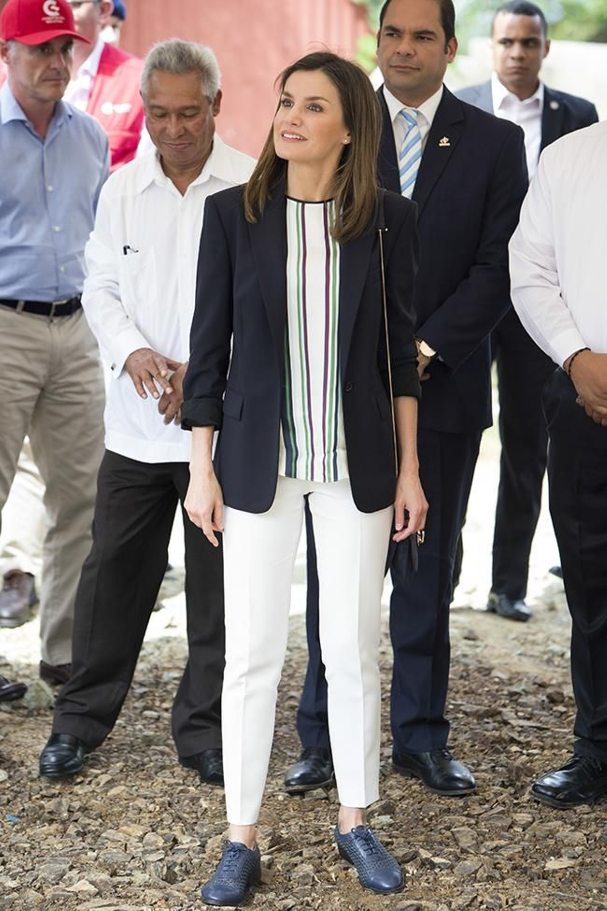 *LA REINA LETIZIA VISITA EL PROYECTO DE DISTRIBUCION AGUA EN LA REPUBLICA DOMINICANA