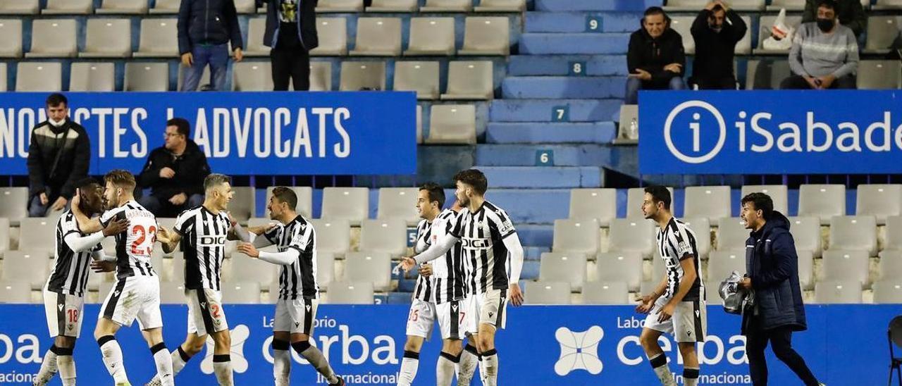 Mario Barco marcó al poco de salir en Sabadell... y al poco se fue lesionado, todo ello en menos de 10 minutos.