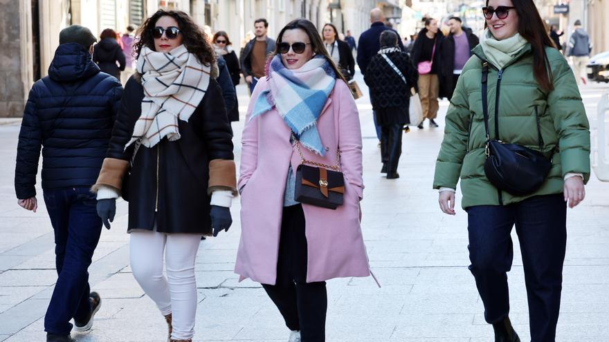 Gafas de sol maridan con gorros y bufandas en Vigo