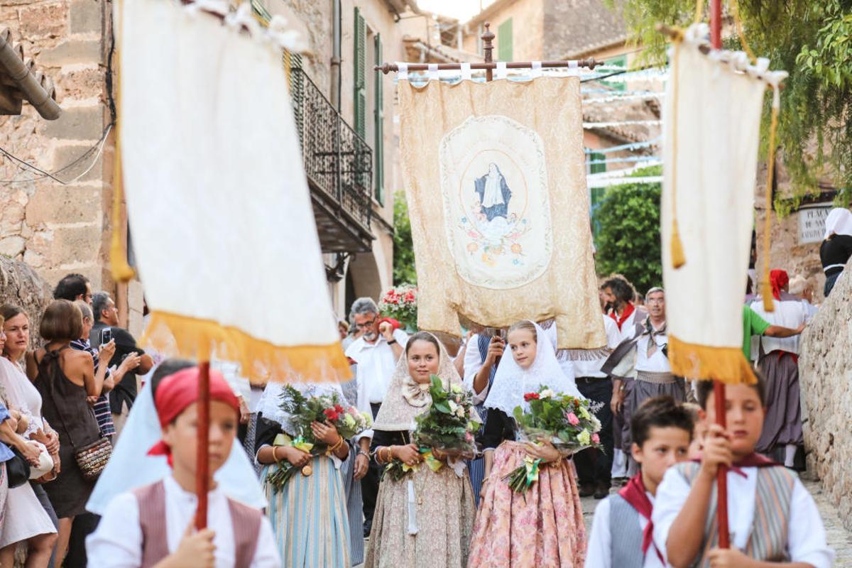 Procesión de la Reliquia de Santa Catalina Thomàs de Valldemossa Procesión de la Reliquia de Santa Catalina Thomàs de Valldemossa
