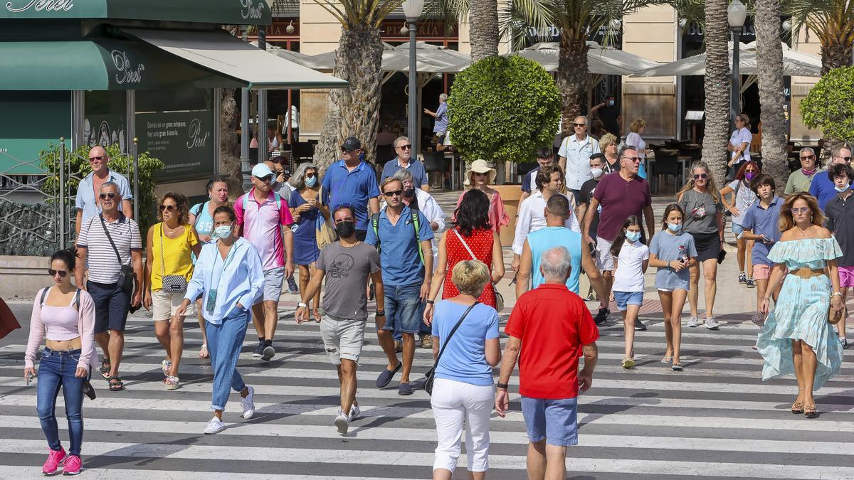 Turistas en la Explanada el pasado puente de Todos los Santos