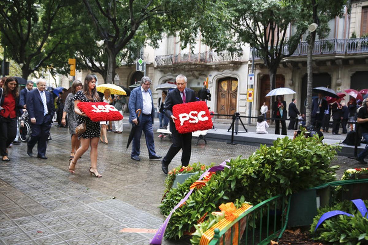 Pere Navarro ha asistido al homenaje junto a otros miembros de la ejecutiva del PSC.