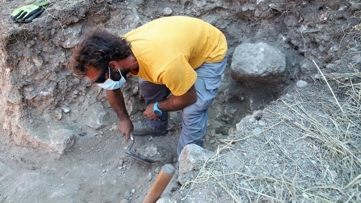 Trabajos arqueológicos en la Plaza de Armas de Medina Azahara
