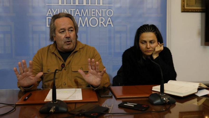 Francisco Guarido junto a la concejala de Cultura, María Eugenia Cabezas, en la rueda de prensa de este martes.