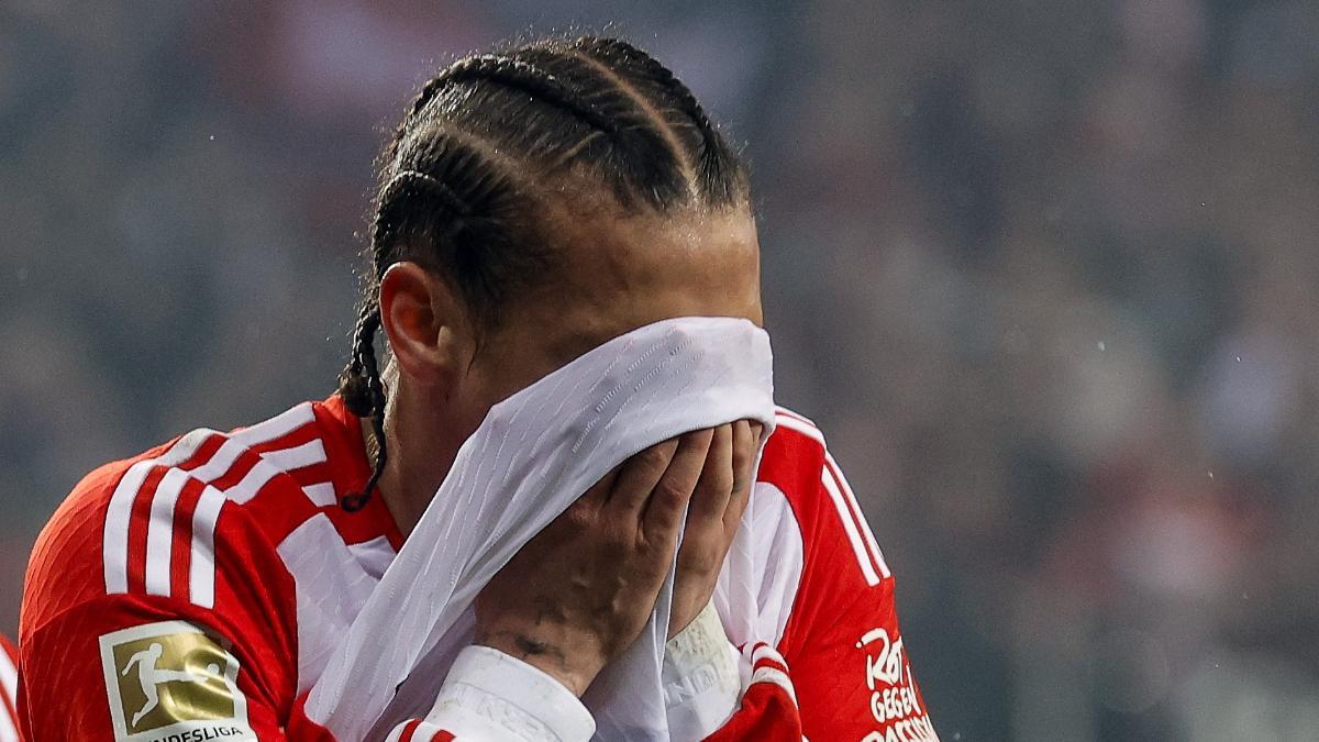 Leroy Sané, hundido tras la derrota ante el Leverkusen