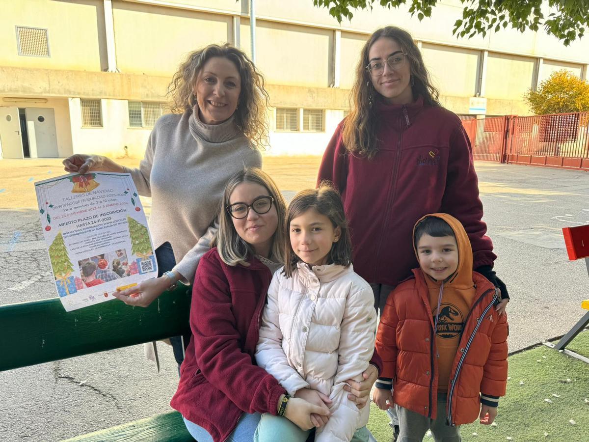 La edil de la mujer visitaba esta mañana uno de los talleres en el colegio de San Fernando.