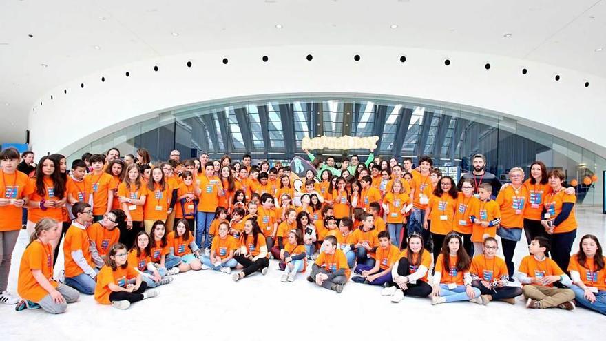 Alumnos y organizadores del &quot;Scratch day&quot;.