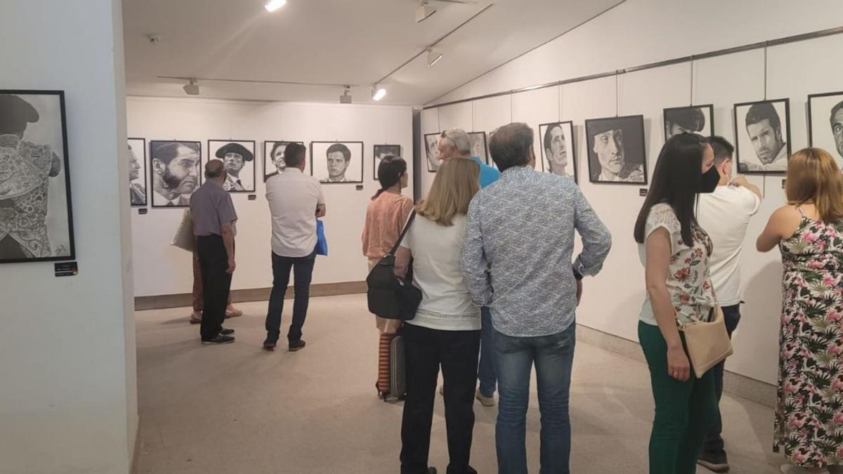 Aspecto de la exposición de Mercedes Fidalgo en la Sala Antoñete de Las Ventas, en Madrid.