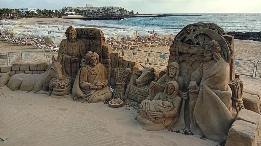 Belén de Arena en la playa de Las Cucharas (Costa Teguise)