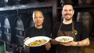 Barcelona buena y barata: Bodega Manolo reabre por todo lo alto con sus calamares encebollados y su 'esqueixada' espectacular