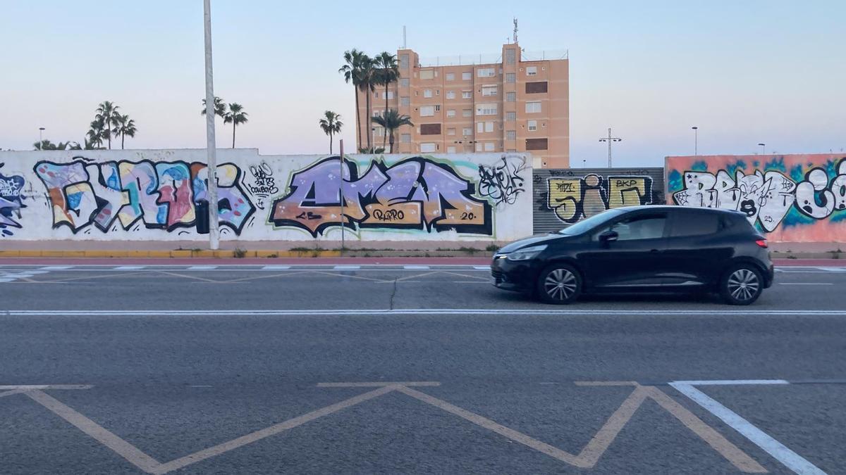 Parcela donde se propone el uso comercial para negocios o supermercados en la avenida de Paris
