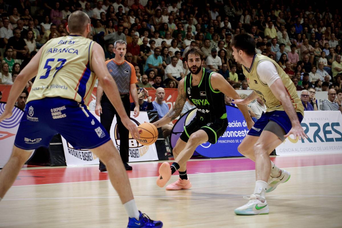 Asturias disfruta de Ricky Rubio en la victoria del Obradoiro ante el Joventut Asturias disfruta de Ricky Rubio en la victoria del Obradoiro ante el Joventut