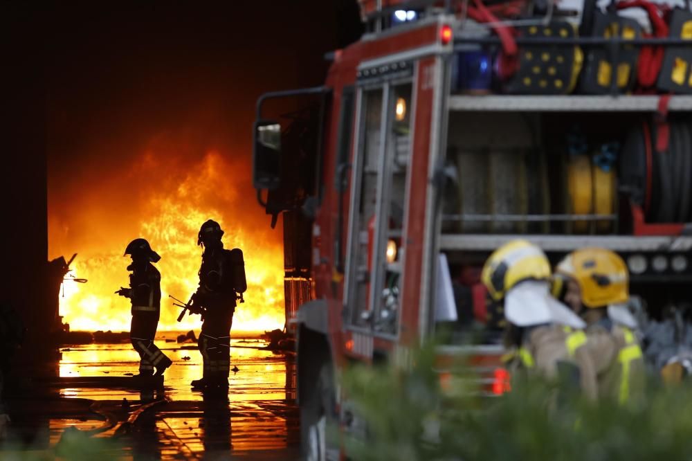 Incendi en una empresa de Sarrià de Ter