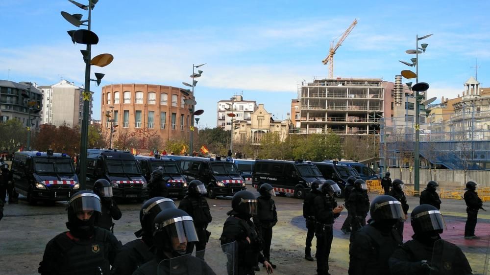 Manifestació contrària a l'acte de Borbonia a Girona pel Dia de la Constitució