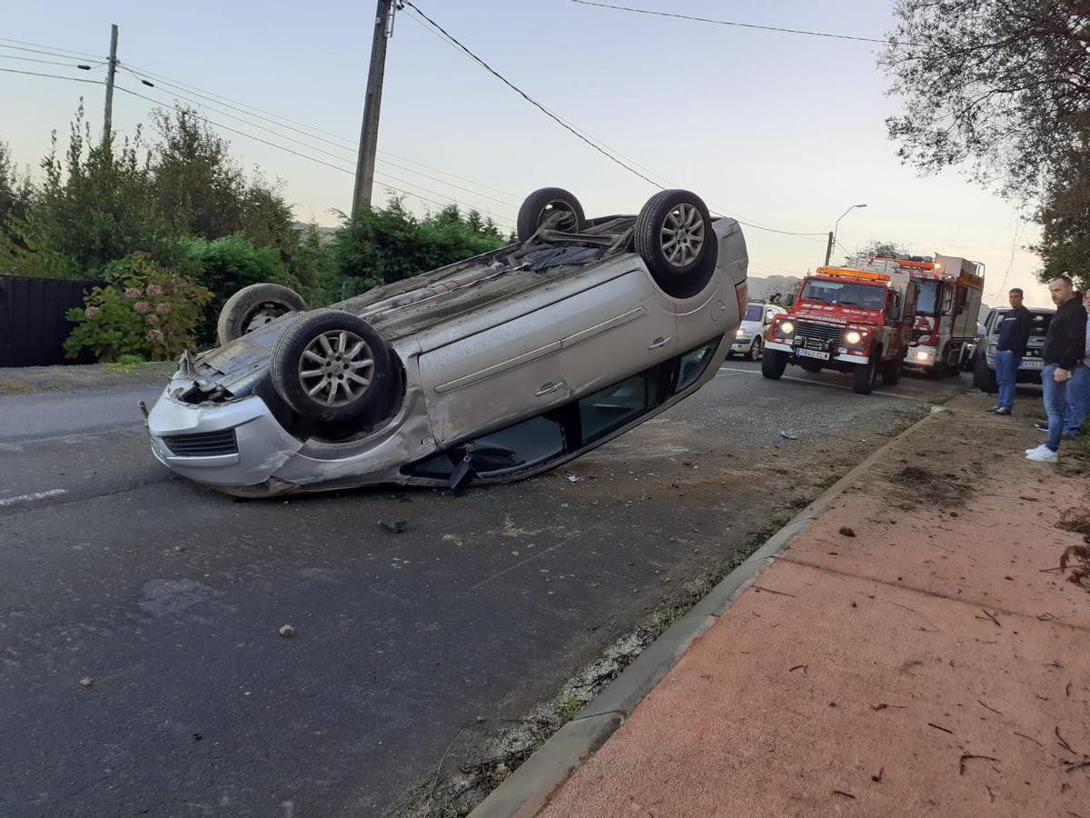En el accidente de Pontedeume, el vehículo volcó dejando un balance de los heridos