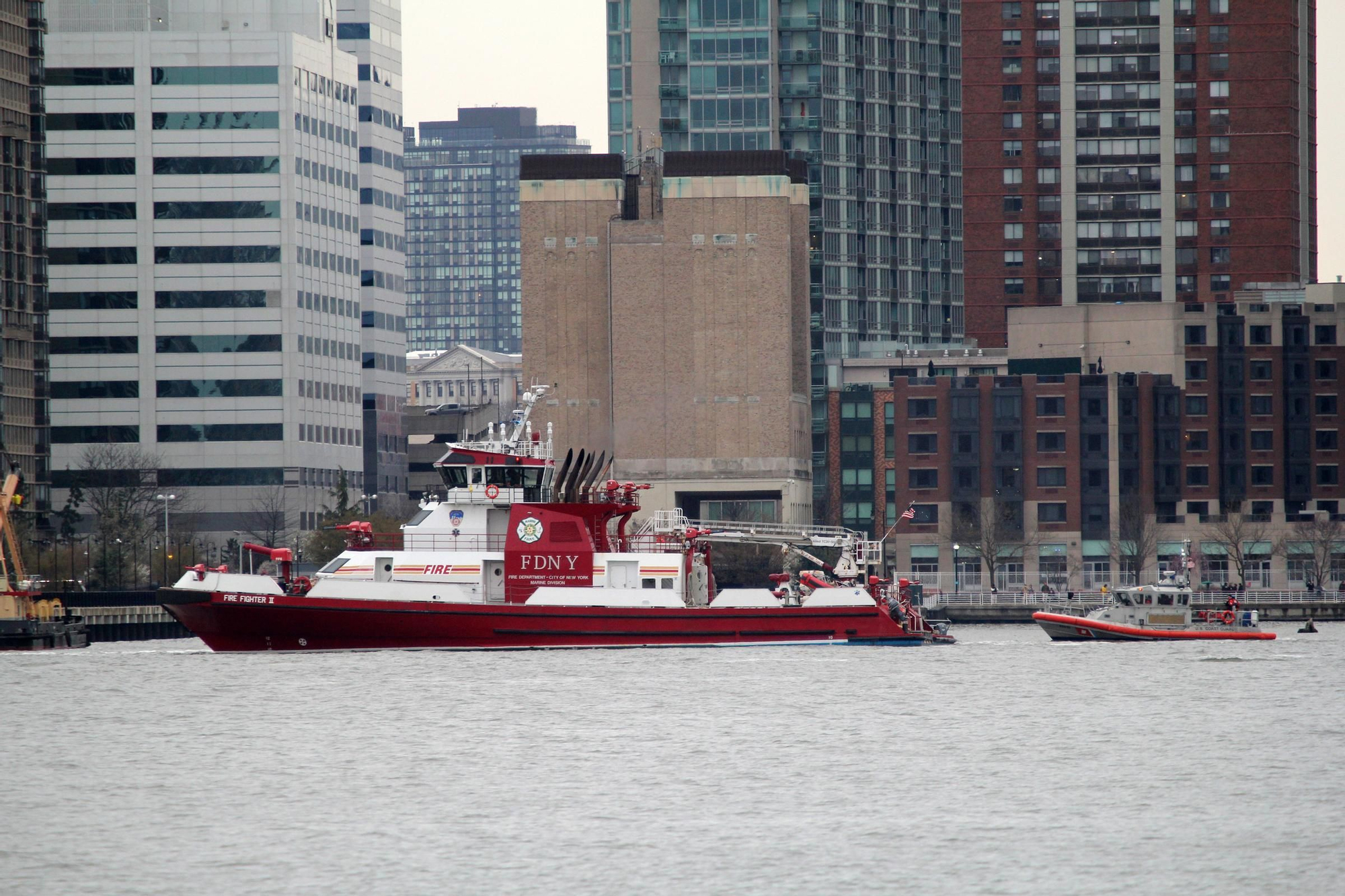 El rio Hudson de Nuevas York, cerca de donde se ha estrellado el helicóptero con una familia de cinco españoles a bordo.