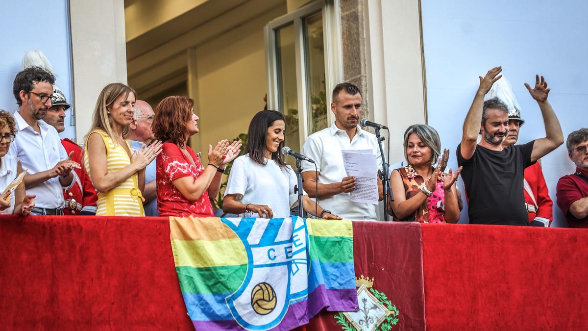 Pregón de las fiestas de Gràcia 2023, a cargo del capitán del C. E. Europa, Àlex Cano, y la capitana del femenino, Andrea Porta