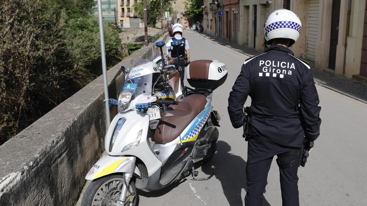 Protesta dels veïns del barri de Sant Daniel que reclamen un pla de mobilitat per viure «amb seguretat»