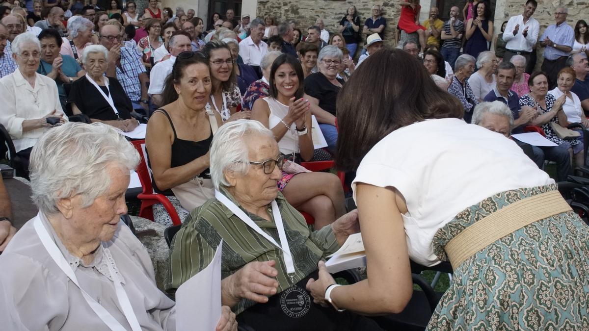 Homenaje a los mayores en Alcañices