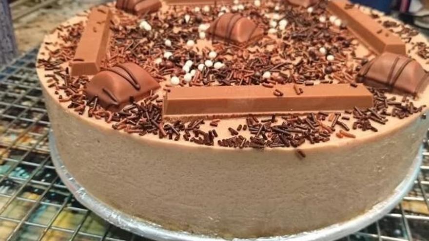 Cómo preparar la tarta más adictiva de kit kat en la thermomix