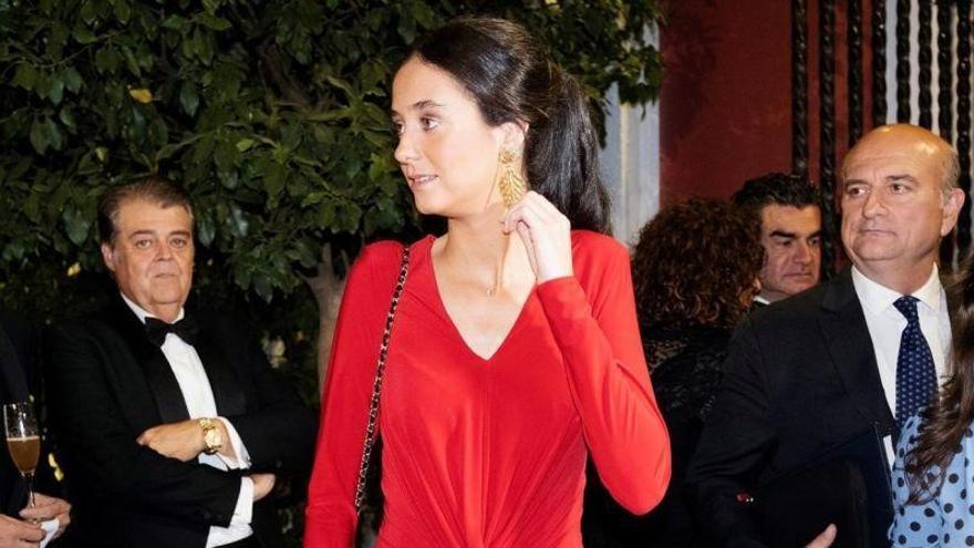 Victoria Federica se estrena en solitario de rojo