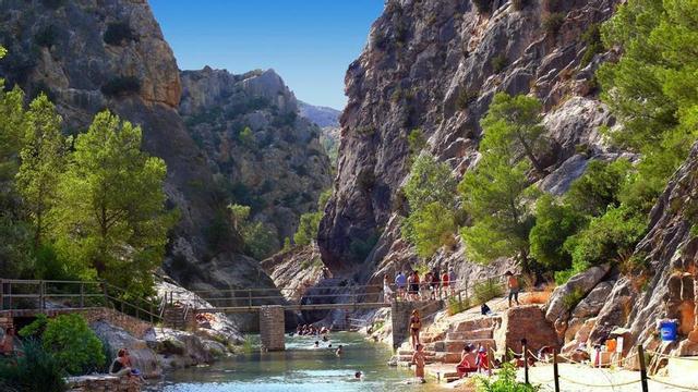 La Fontcalda, al municipi de Gandesa.
