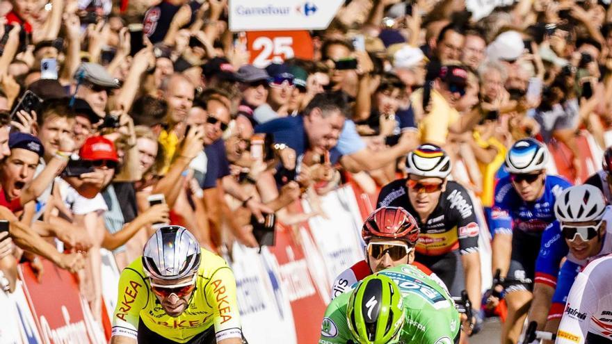 Pasión y esprints en Holanda con la Vuelta