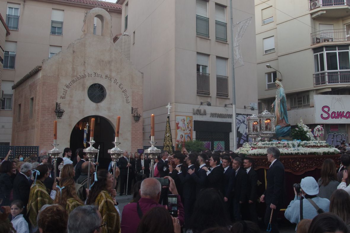 Procesión de la Virgen Milagrosa por El Molinillo con motivo del 160 aniversario del colegio La Goleta