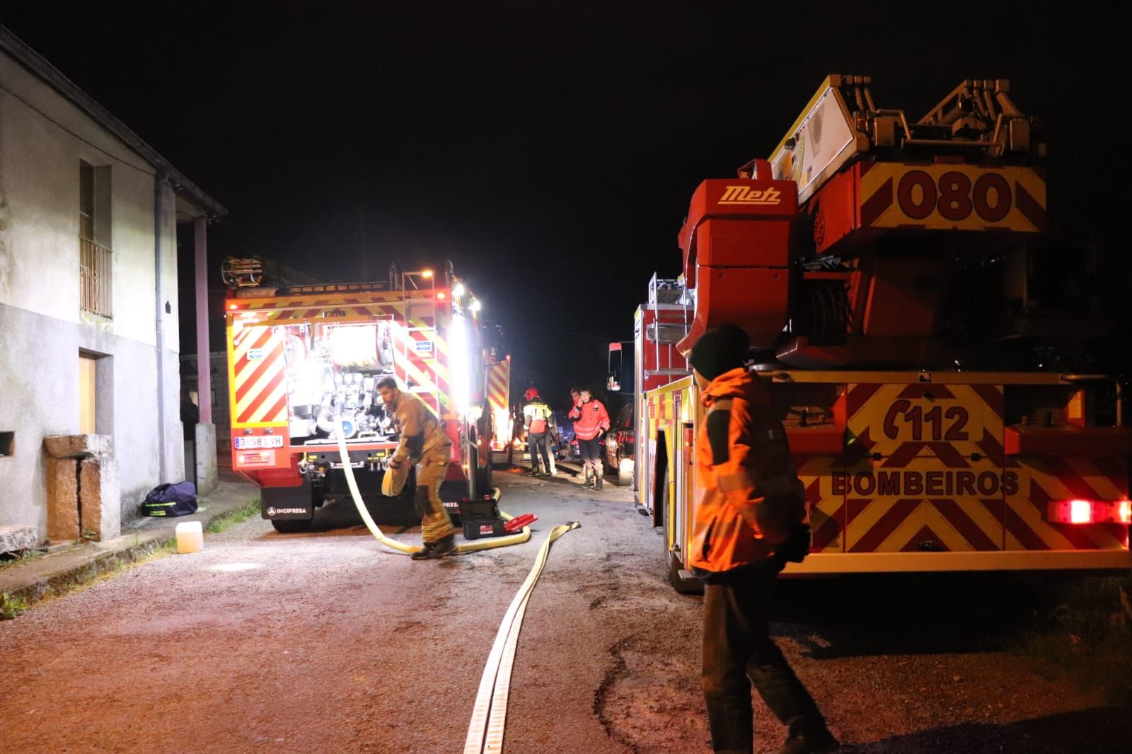 Al menos tres heridos por una explosión de gas en una vivienda en Ourense