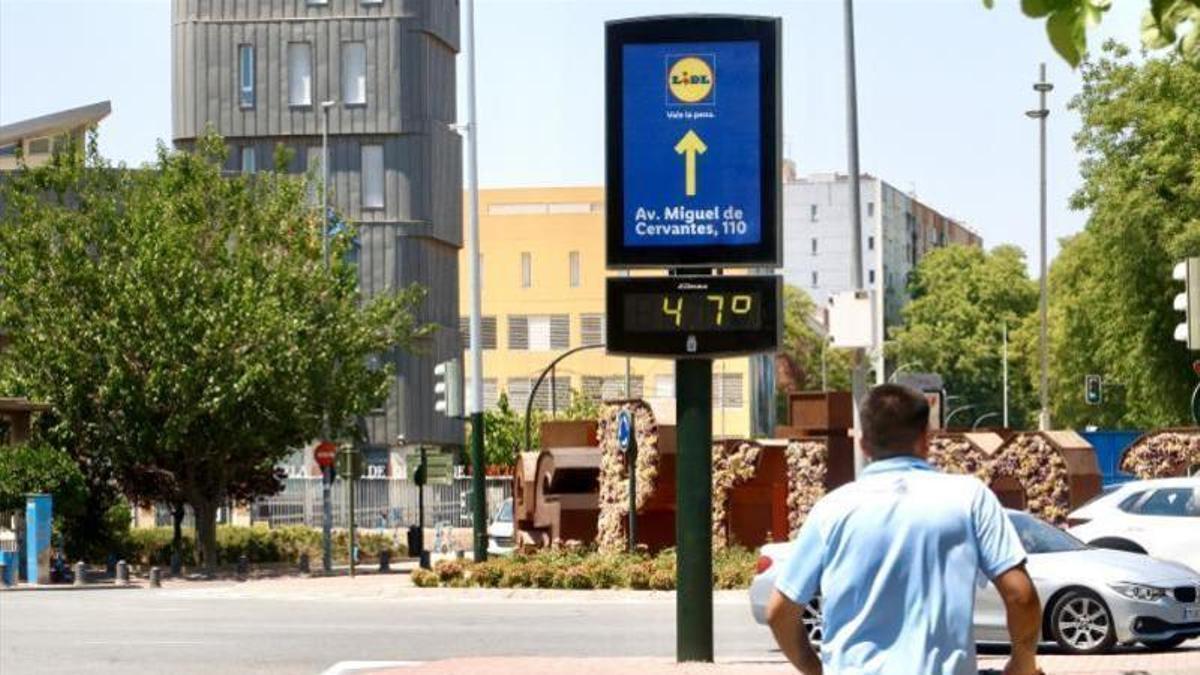 Un termómetro de la ciudad de Murcia durante la semana pasada