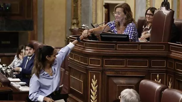 Aplausos en el Congreso tras aprobarse la ley de nacionalidad para el pueblo saharaui