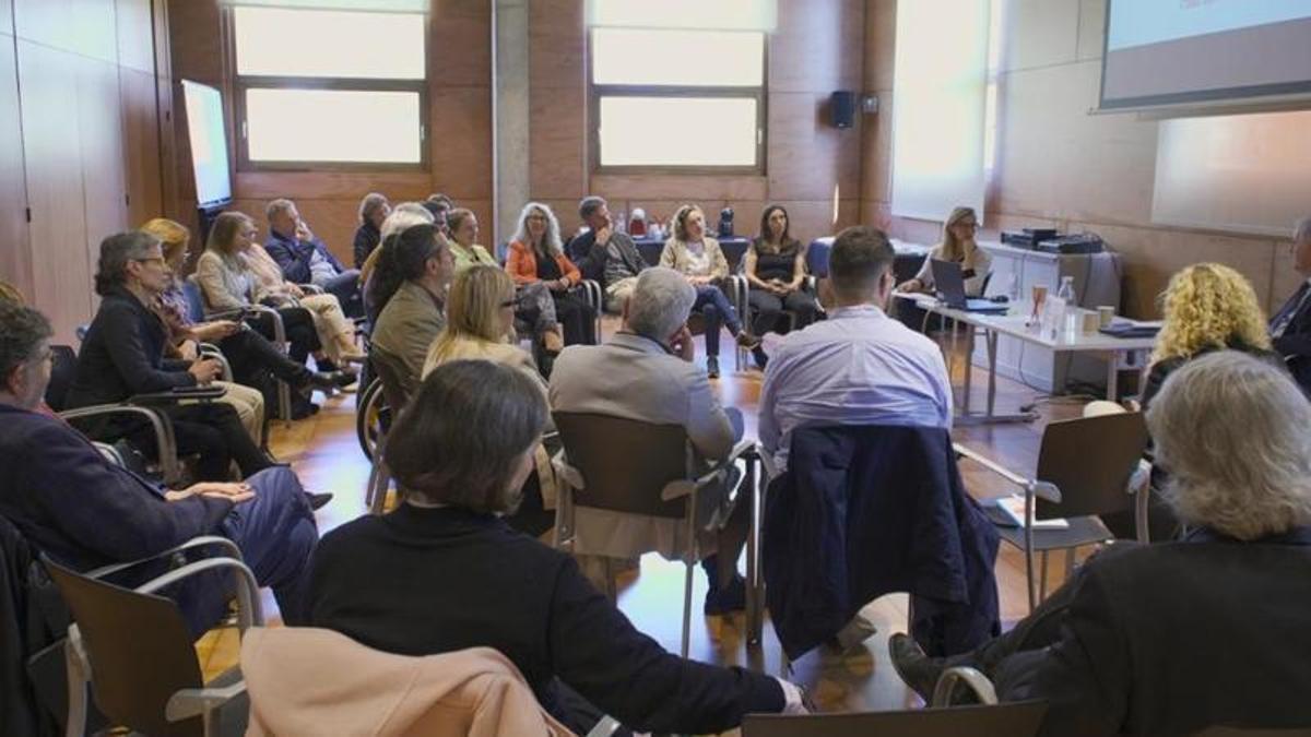 Reunión de Innobaix y representantes municipales en el Citilab de Cornellà.