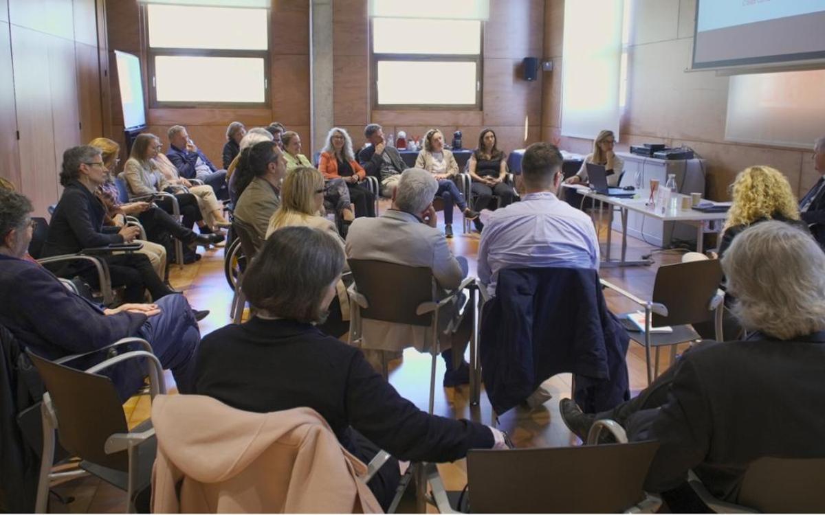 Reunión de Innobaix y representantes municipales en el Citilab de Cornellà.