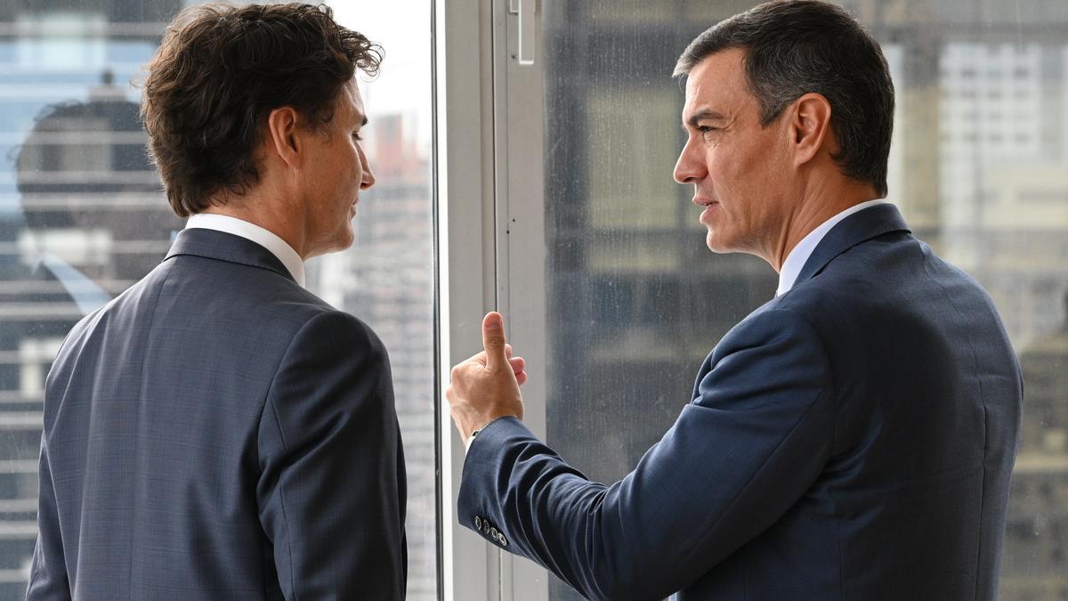 El presidente del Gobierno, Pedro Sánchez (d), y el primer ministro de Canadá Justin Trudeau (i), durante un almuerzo de trabajo en el marco de la semana de alto nivel de la ONU este lunes en Nueva York.