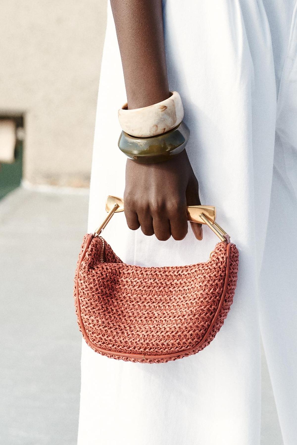 'Mini' bolso Zara perfecto para todos los planes de este verano