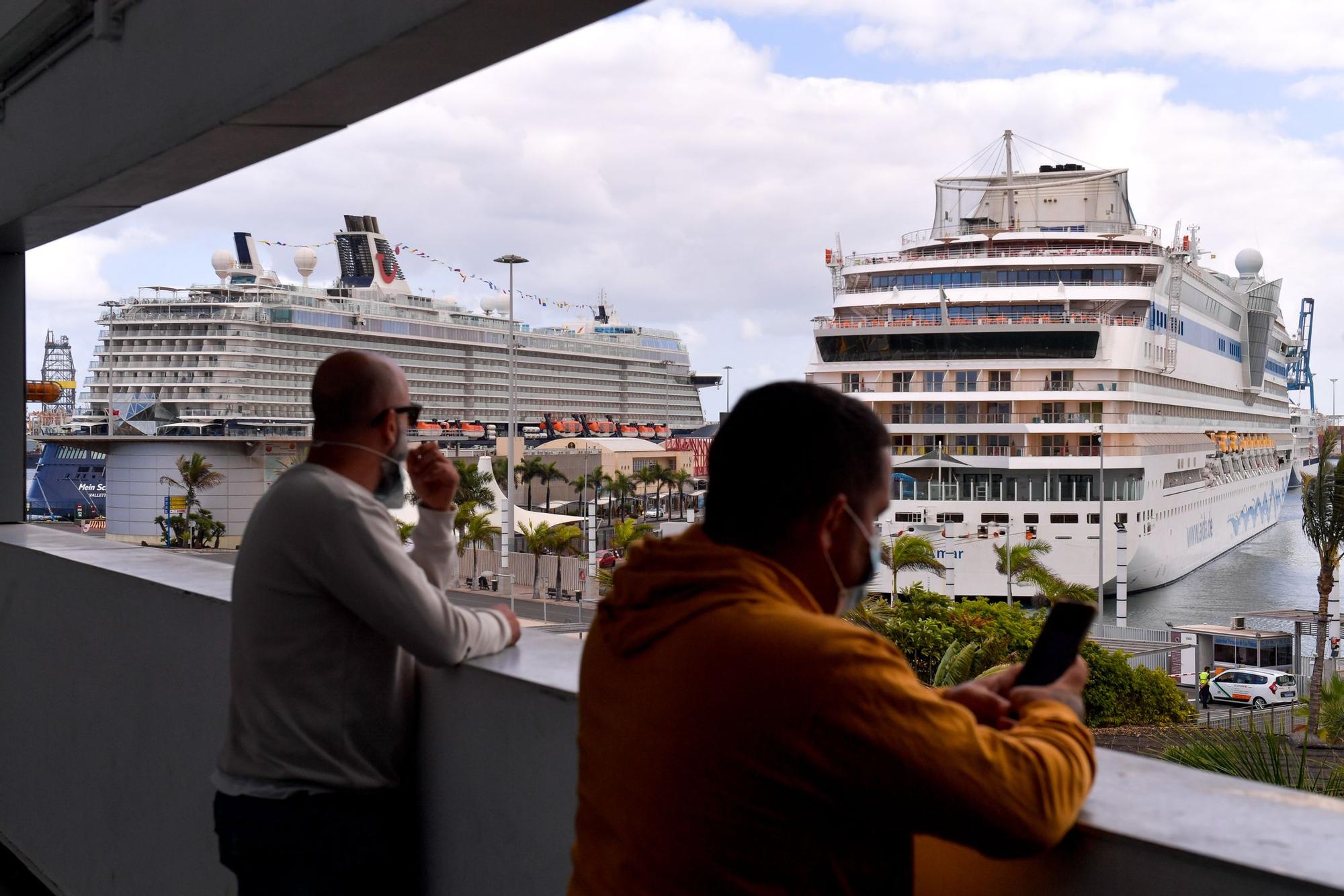 Cruceros en el Puerto de Las Palmas (07/11/2021)