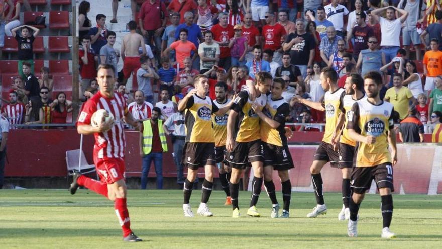 Momento del gol del Lugo en Girona que dio el ascenso al Sporting.