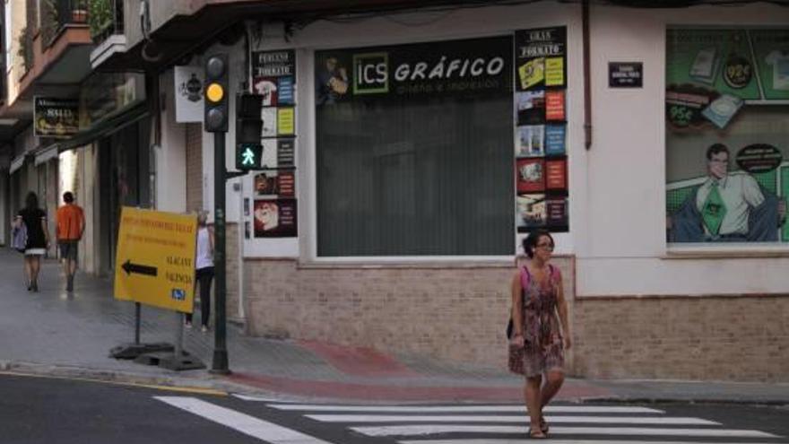 Cruce de la calle General Prieto y la avenida Juan Gil Albert de Alcoy, donde se ha actuado recientemente.