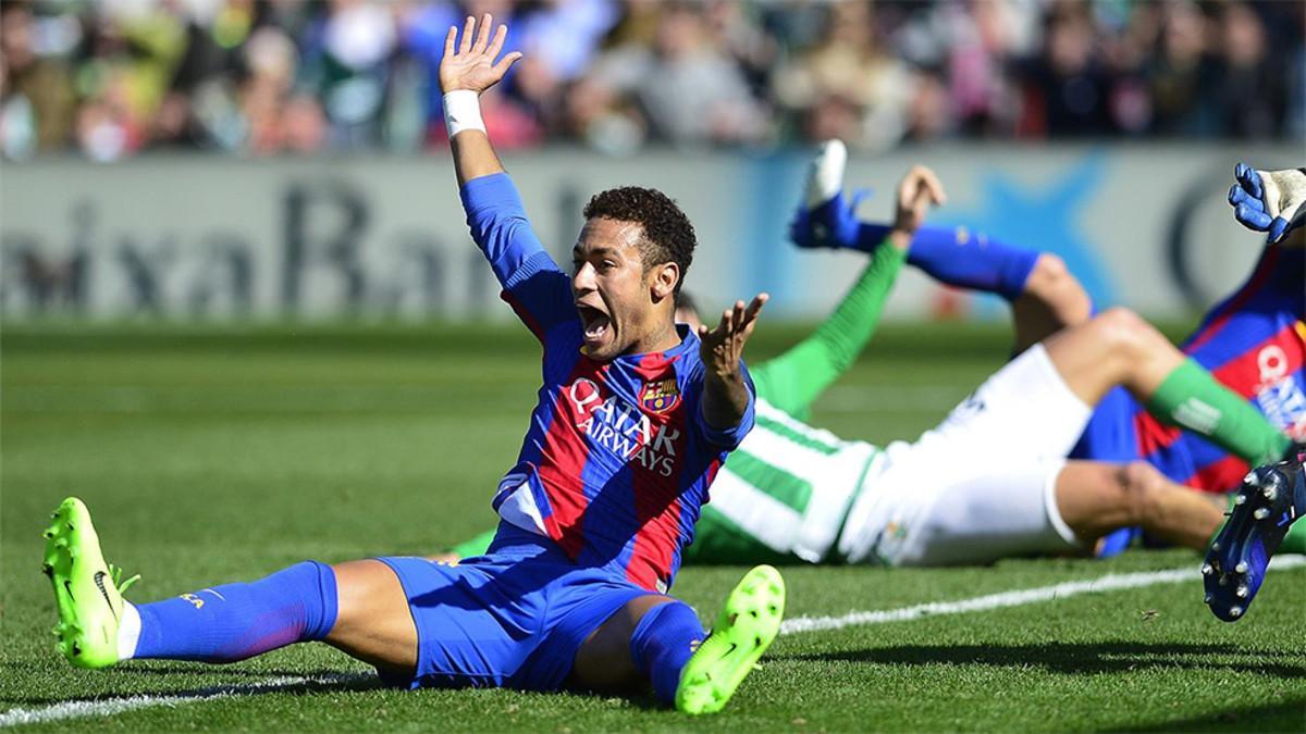 El Barça empató ante el Betis con polémica