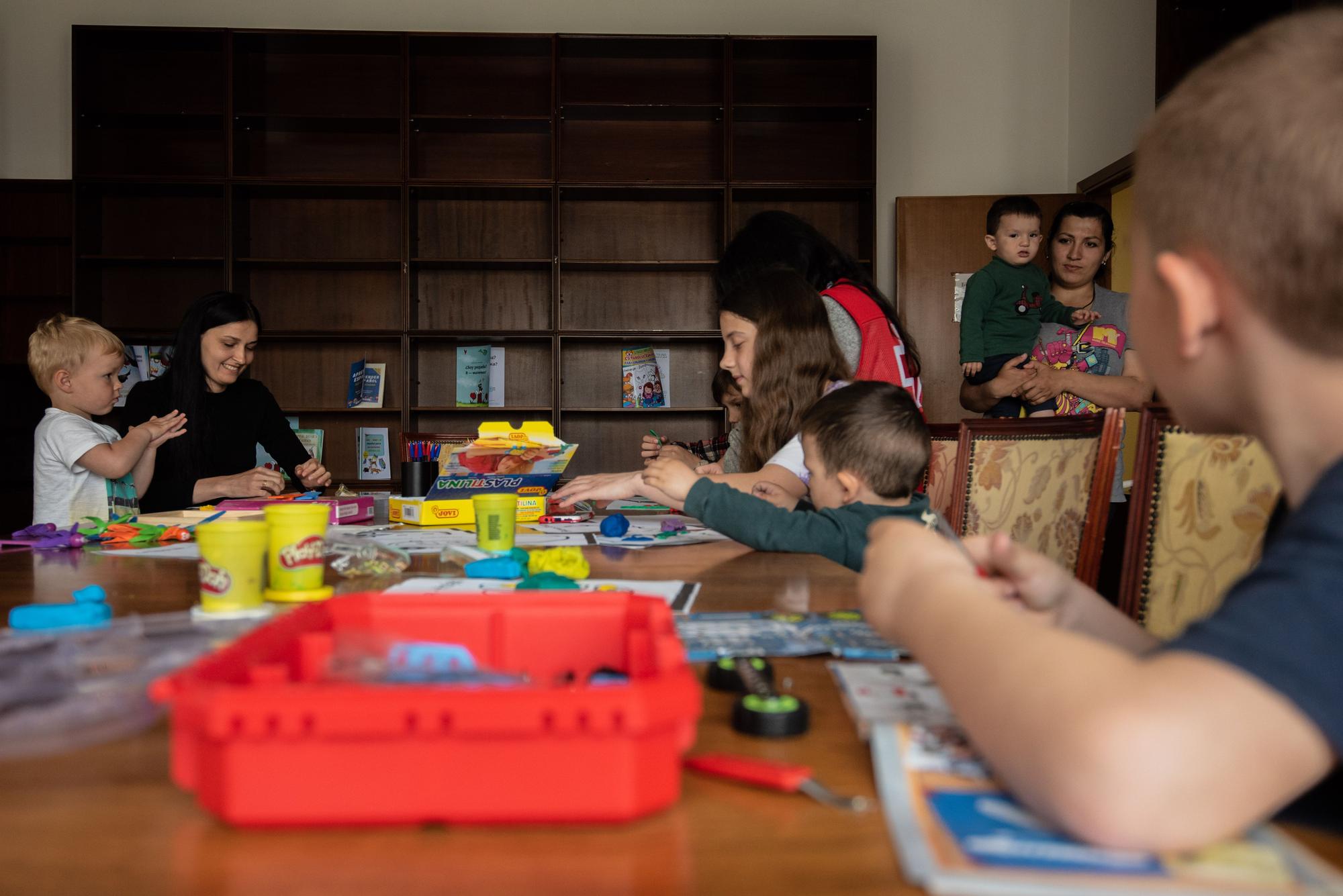 La residencia del IES Rosalía Mera acoge a 32 mujeres y niños refugiados de Ucrania