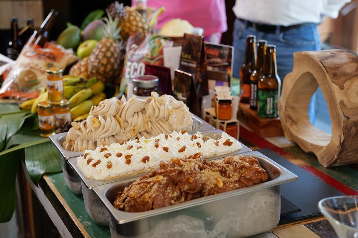 Tarrinas de tres de los 12 sabores de la colección 'Helados del Teide'