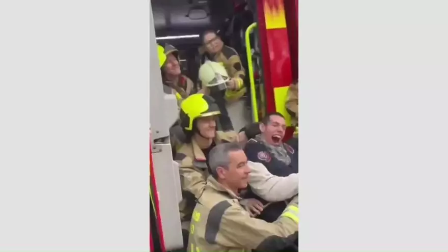 Así es el making off del calendario de los Bomberos de Santiago y los alumnos del CPEE A Barcia
