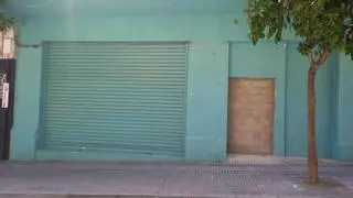 Vecinos de El Palo hallan tapiado el acceso a sus trasteros