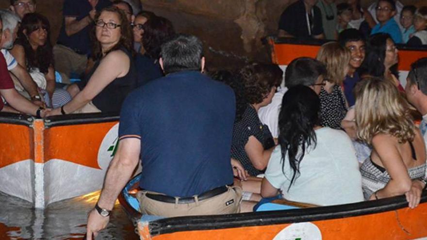 Las grutas de la Vall baten récords y reciben 2.000 turistas en un solo día